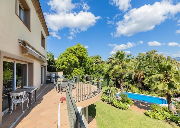 Spacious 10Guest Villa In Puerto Banus With Pool